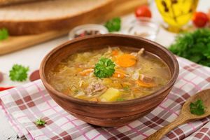 Сытный мясной суп башкирской кухни под названием олюш