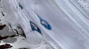 Опубликованы кадры более 1000 озер, которые образовались в Антарктиде за несколько последних лет
