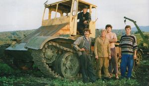 Танки в поле: Как русские фермеры пашу поля на Т-55 (Видео)