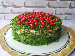 Потрясающий слоеный салат «Сосновый бор»