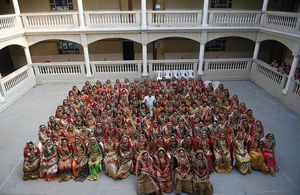 Массовая церемония бракосочетания невест-сирот в Индии