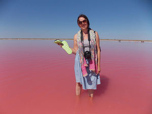 В России есть озеро, которое каждый август превращается в «розовый кисель»
