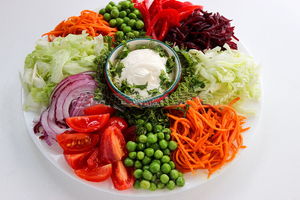 Нарядная овощная нарезка на праздничный стол — салат «Калейдоскоп»