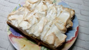 Необычный сладкий пирог «Мазурик»: сочетание зефира и песочного теста