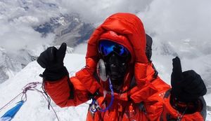 Врач описал, что происходит с организмом в «зоне смерти» на Эвересте