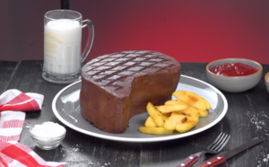 Оригинальный торт "Шоколадный стейк" - десерт для самых страстных любителей мяса