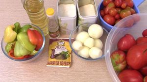 Рецепт заготовки из помидоров и перца «Салат по-деревенски» (видео)
