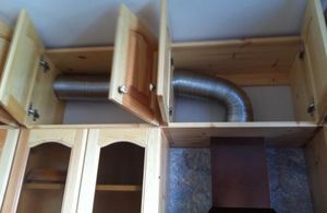 Как правильно прятать вентиляционные трубы в квартире