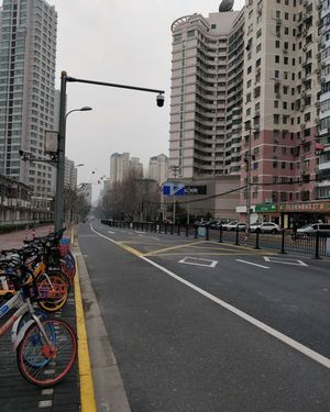 Мрачная пустота Шанхая во время вспышки коронавируса