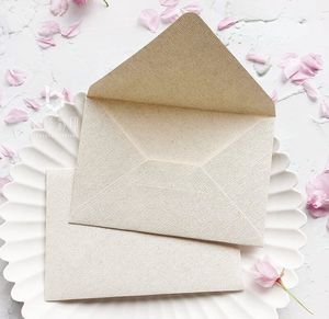 Подруга подарила молодоженам пустой конверт, а теперь приглашает на свою свадьбу