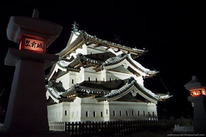 Снежные фонарики в замке Хиросаки