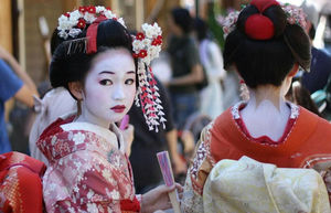 Как сегодня живут ученицы японских гейш: Майко - «Танцующее дитя»