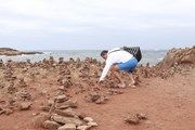 Пирамидки из камней, сложенные туристами, губят Балеарские острова
