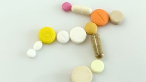 "Выкиньте это немедленно": Доктор Мясников назвал лекарства, которым не место в домашней аптечке