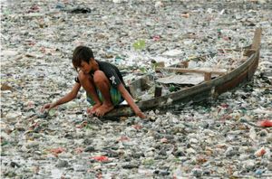 8 жутких фото мусорного острова в Тихом океане, который больше Турции