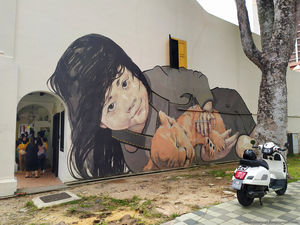Девочка со львенком и другие граффити Сингапура
