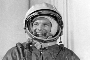 Почему астронавта Гагарина стали называть космонавтом в 1960 году