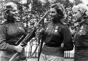 Единственная в СССР женская школа снайперов: сколько немцев обезвредили ее выпускницы