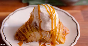 Хрустящий яблочный пирог с мороженым: срочно записывайте рецепт