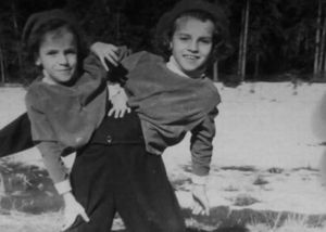 Сёстры Кривошляповы: что стало с самыми известными сиамскими близнецами
