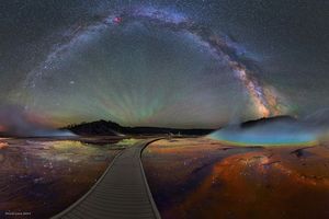 Млечный Путь над Йеллоустонским национальным парком