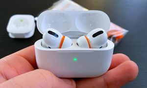 Apple представит в мае беспроводные наушники AirPods Lite