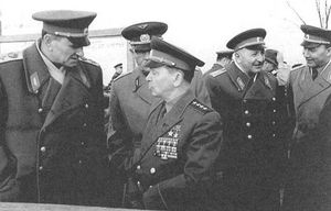 Почему Хрущев хотел отменить погоны в Советской армии