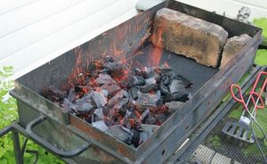 Простой метод розжига углей в мангале