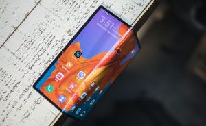 Huawei запатентовала новый гибкий смартфон