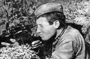 Михаил Сурков: почему снайпера, убивший 700 немцев, не наградили Героем Советского Союза