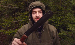 С мачете в лесу: заменяет собой 3 других инструмента