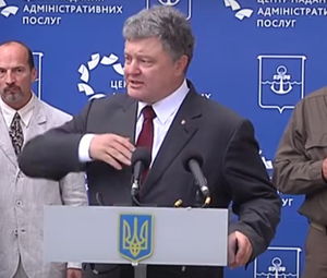 Нетрезвое выступление Порошенко в Мариуполе тактично назвали - "особым состоянием" Видео