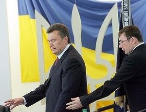На украинском ТВ - танковое сражение: Луценко против Януковича!