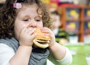 Ученые рассказали, как начальная школа провоцирует у детей ожирение