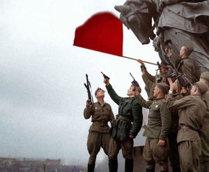 Facebook объяснил удаление постов с фото Знамени Победы над Рейхстагом