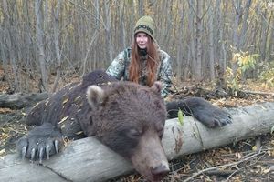 Медведя остановит, в горящую избу войдет: охотница из России возмутила пользователей соцсетей