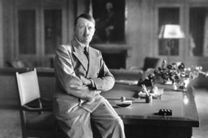 Все окна на север: почему Адольф Гитлер не переносил солнечного света