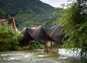Китайский ответ кирпичу: в Поднебесной из бамбука построили мини-город