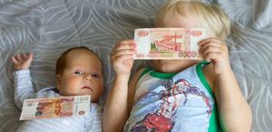 Сын заявил, что выплата 10000 рублей на ребенка - это не родителям, а ему лично.