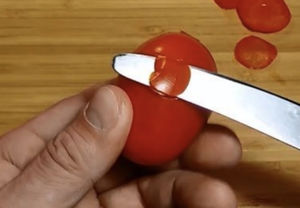 Нож теперь срезает даже кожицу с помидор: заточили за 10 минут