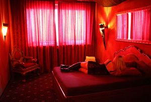 В Швейцарии снова открываются бордели: вот новые правила работы проституток
