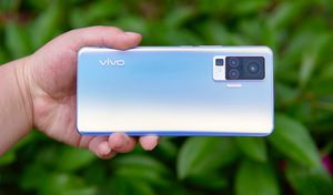 Представлена линейка Vivo X50 – первые в мире смартфоны со встроенным стабилизатором камеры