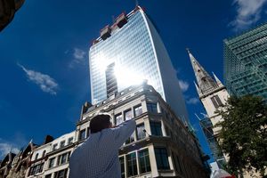 Walkie Talkie для Дарта Вейдера: изогнутый лондонский небоскреб жарит не хуже Звезды Смерти