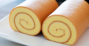 Бисквит на желтках: рецепт рулета с вареньем