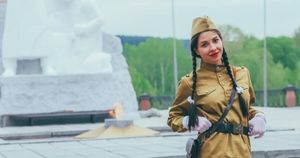 Российскую фитнес-модель затравили за неоднозначную фотосессию в честь Дня Победы