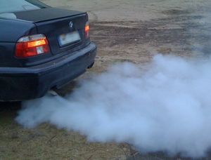 О чем может рассказать цвет выхлопных газов автомобиля