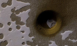 На поверхности Марса разглядели провал, ведущий вглубь планеты