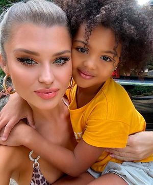 Удивительная генетика: красивая дочь русской модели и нигерийского футболиста