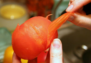 Легкая очистка помидоров от кожицы: кипяток не нужен