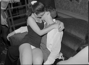 «Агония и экстаз»: гормонально заряженные фотографии юных влюбленных из 90-х